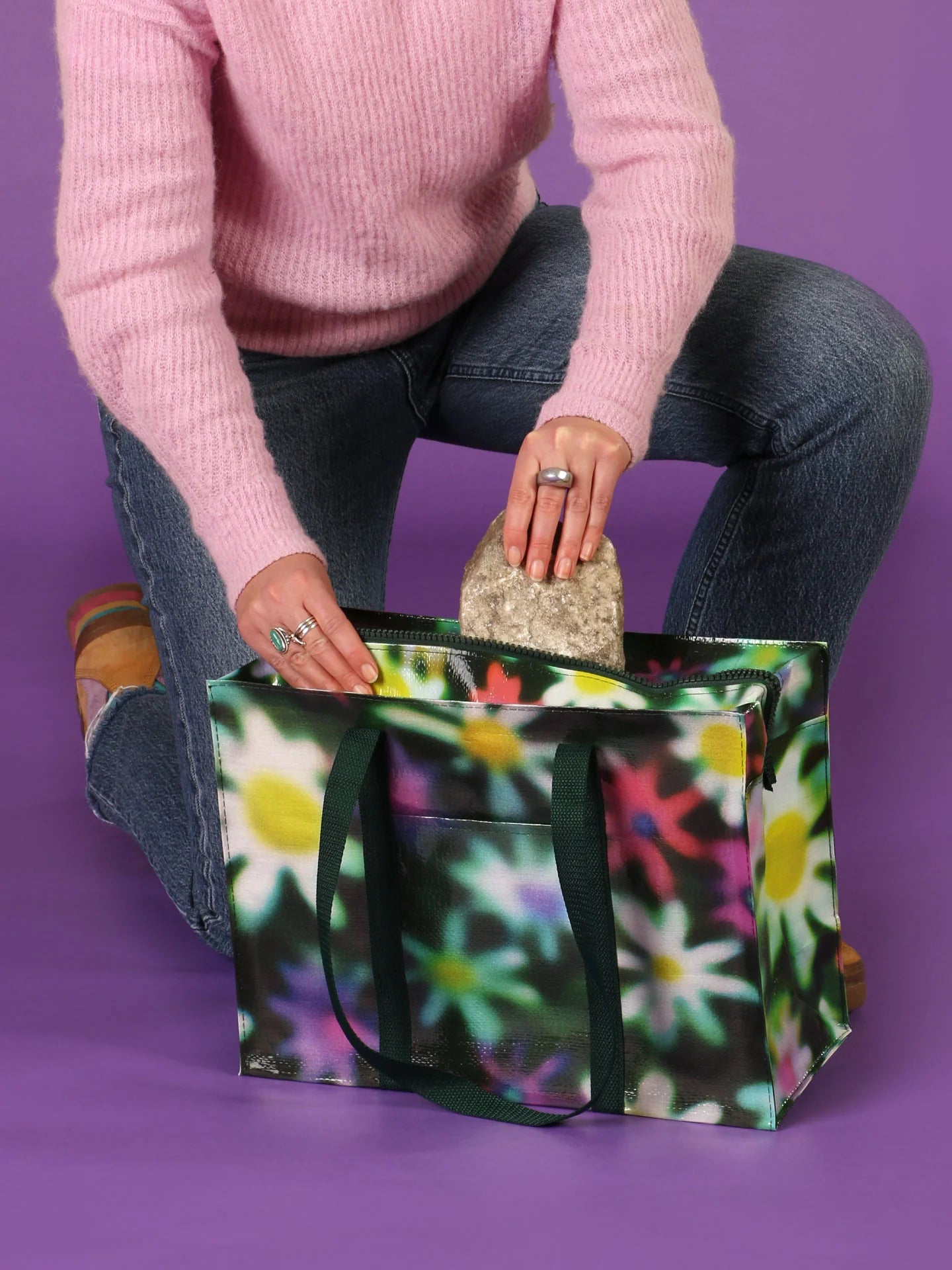 Hazy Daisy Shoulder Tote